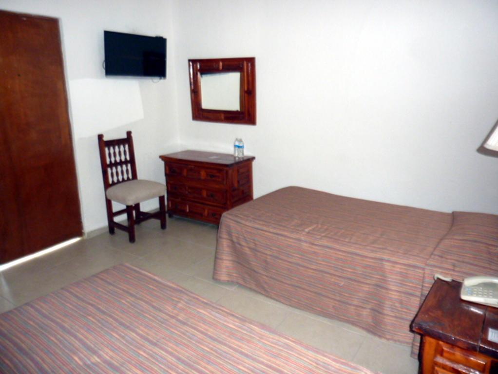 Hotel Bajo El Volcan Куэрнавака Экстерьер фото